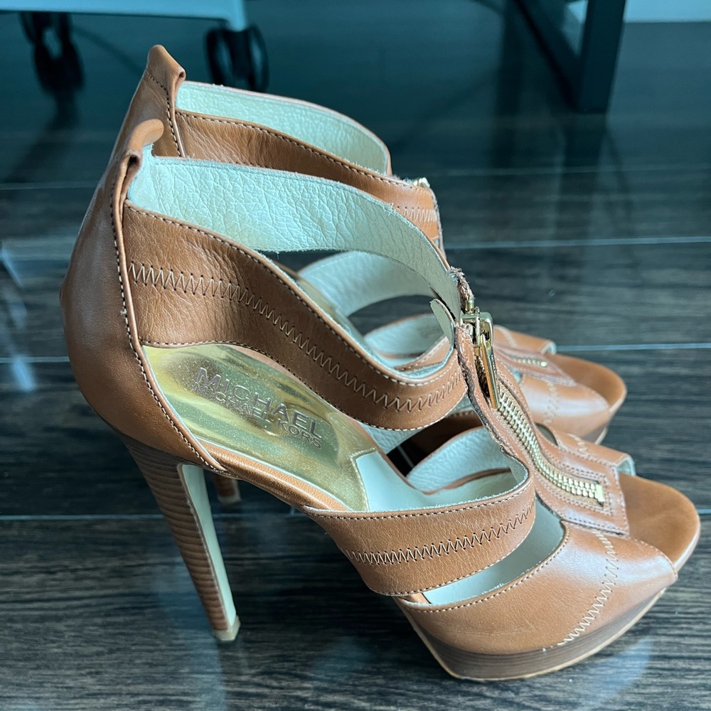 Michael Kors luggage Berkeley platform heels size 7